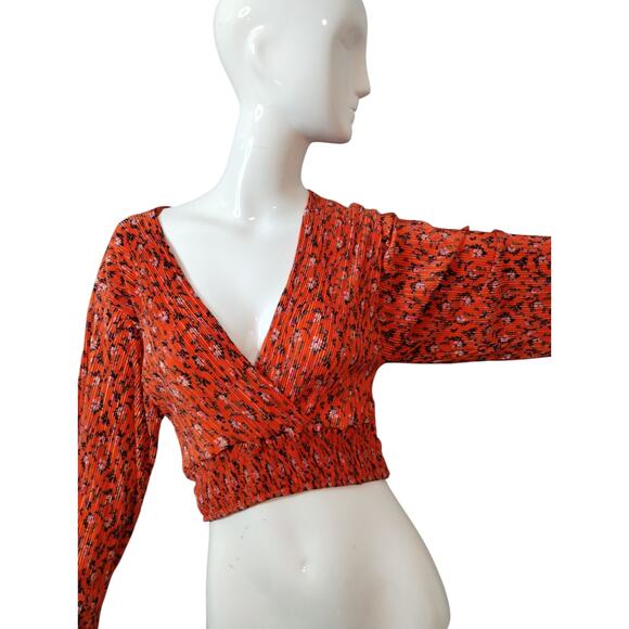Urban Outfitters Women's size M Floral Feminine Babydoll Plisse Wrap Crop Top - Picture 1 of 9